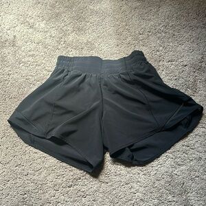 Women’s Lululemon Hotty Hot Shorts - low rise 4”